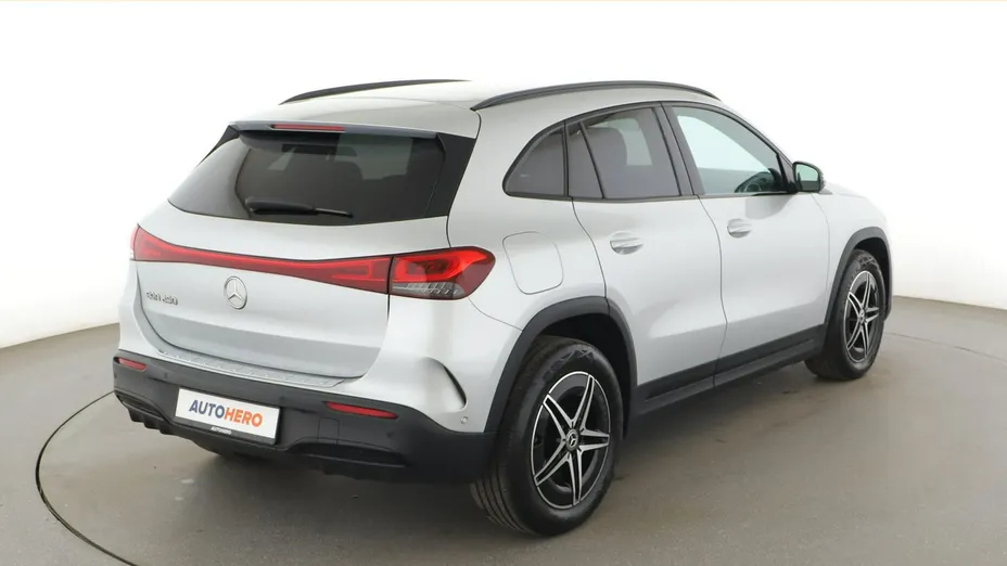 MERCEDES-BENZ EQA -