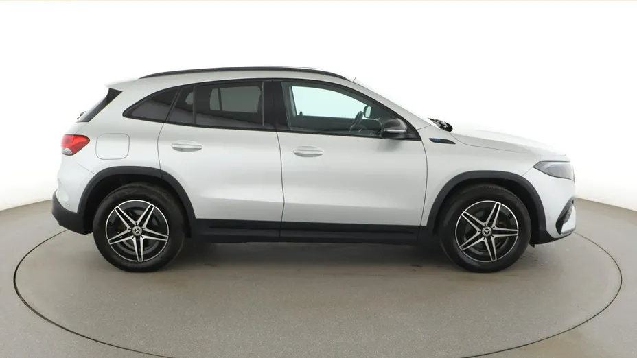 MERCEDES-BENZ EQA -