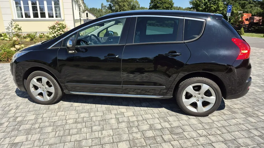 PEUGEOT 3008 -
