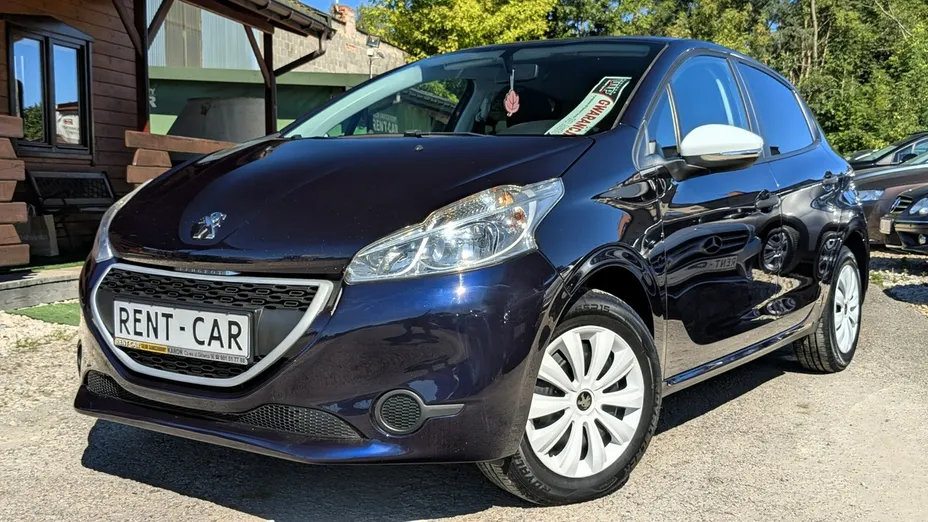 PEUGEOT 208 -