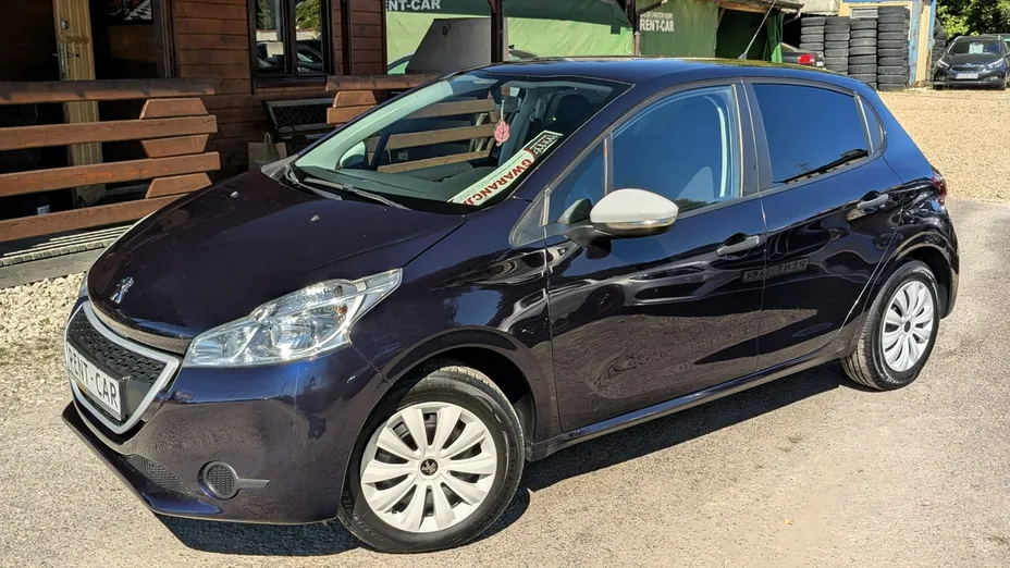 PEUGEOT 208 -
