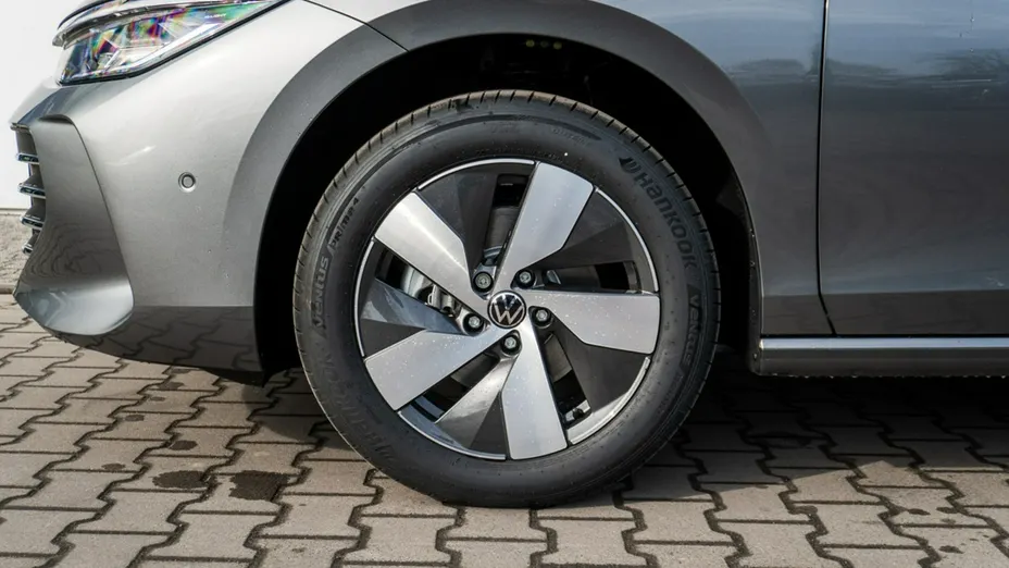 VOLKSWAGEN Passat -
