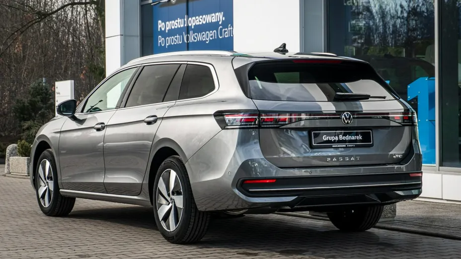 VOLKSWAGEN Passat -