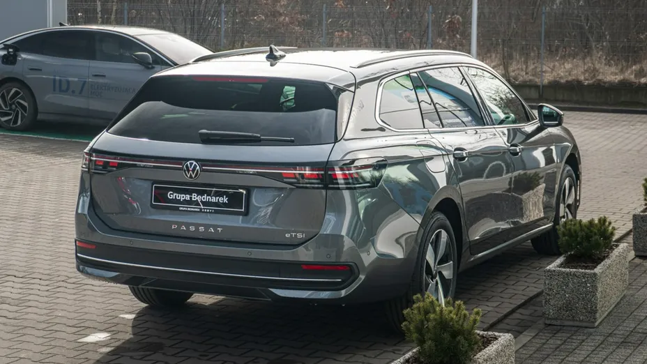 VOLKSWAGEN Passat -