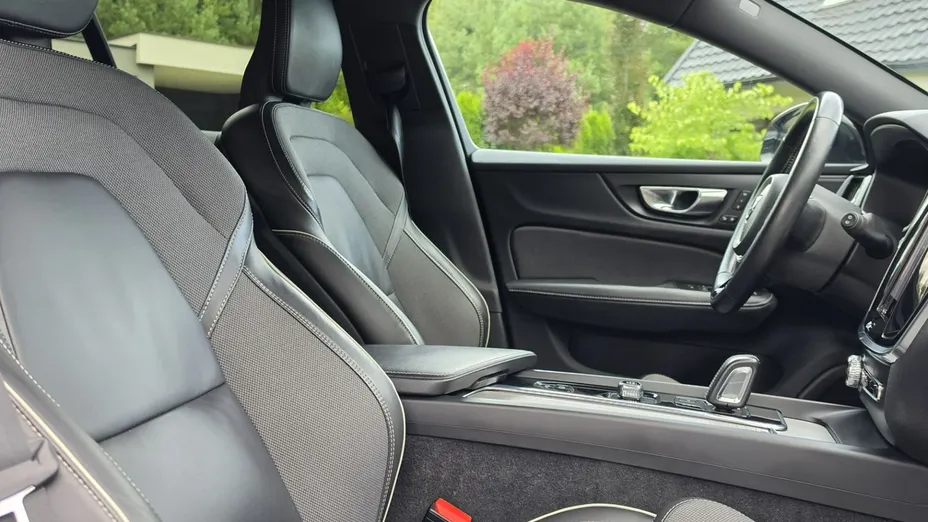 VOLVO V60 -