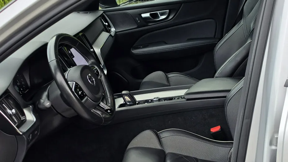 VOLVO V60 -