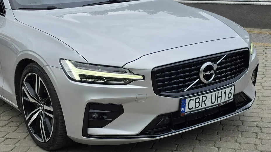 VOLVO V60 -