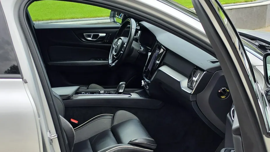 VOLVO V60 -