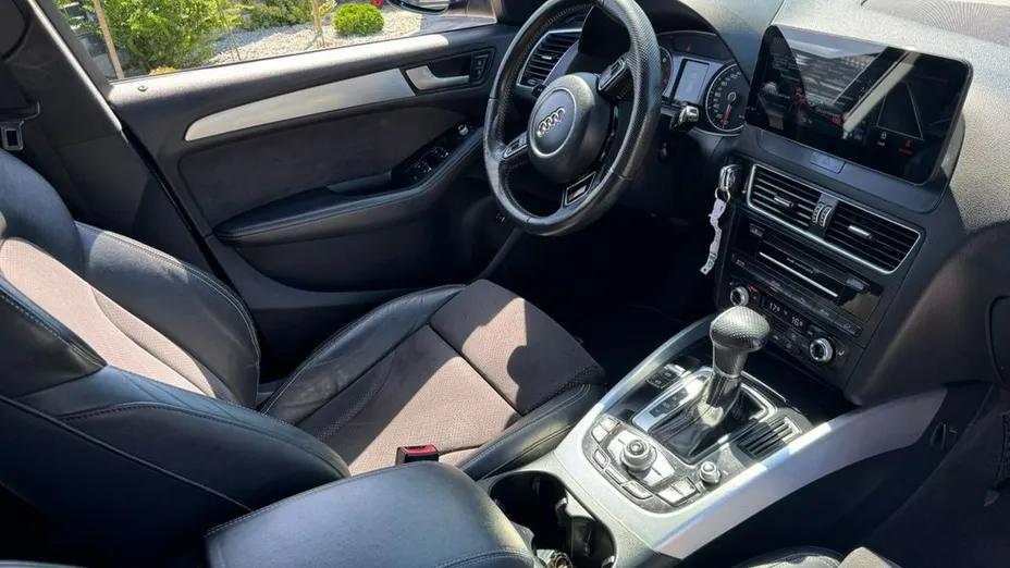 AUDI Q5 -
