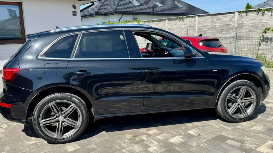 AUDI Q5 -