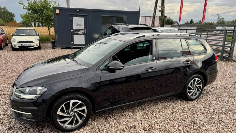 VOLKSWAGEN Golf -