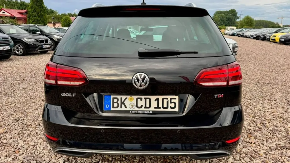 VOLKSWAGEN Golf -