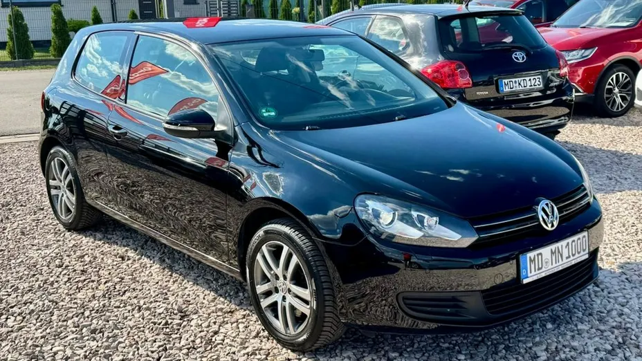 VOLKSWAGEN Golf -
