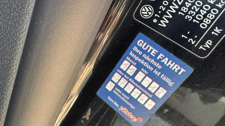 VOLKSWAGEN Golf -