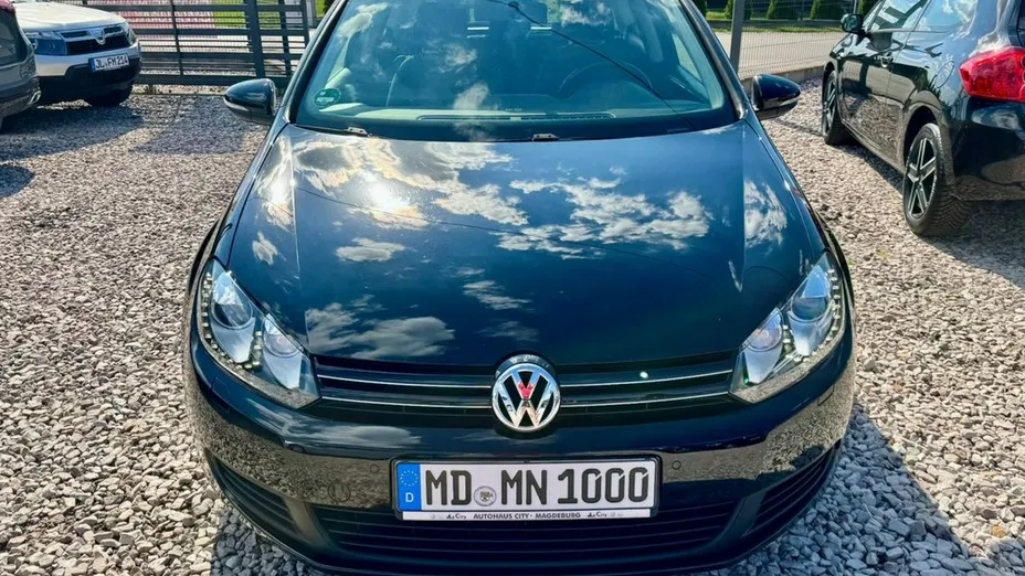 VOLKSWAGEN Golf -
