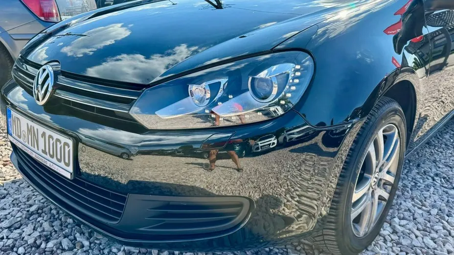 VOLKSWAGEN Golf -