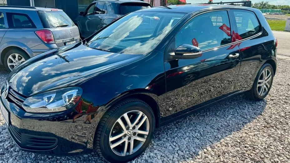 VOLKSWAGEN Golf -
