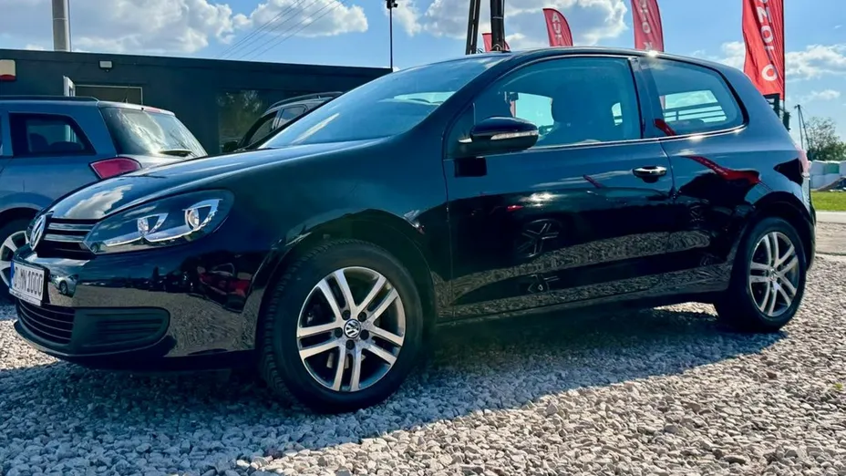 VOLKSWAGEN Golf -
