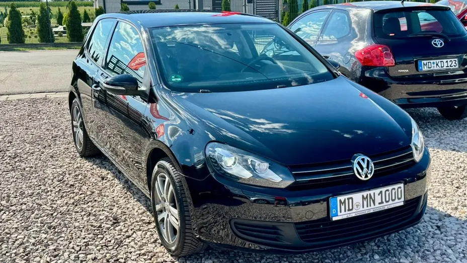 VOLKSWAGEN Golf -