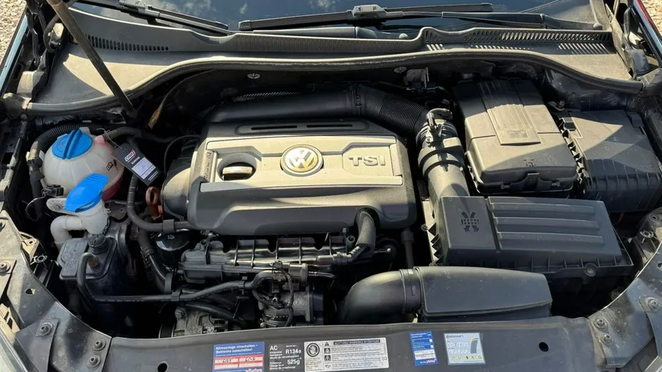 VOLKSWAGEN Golf -