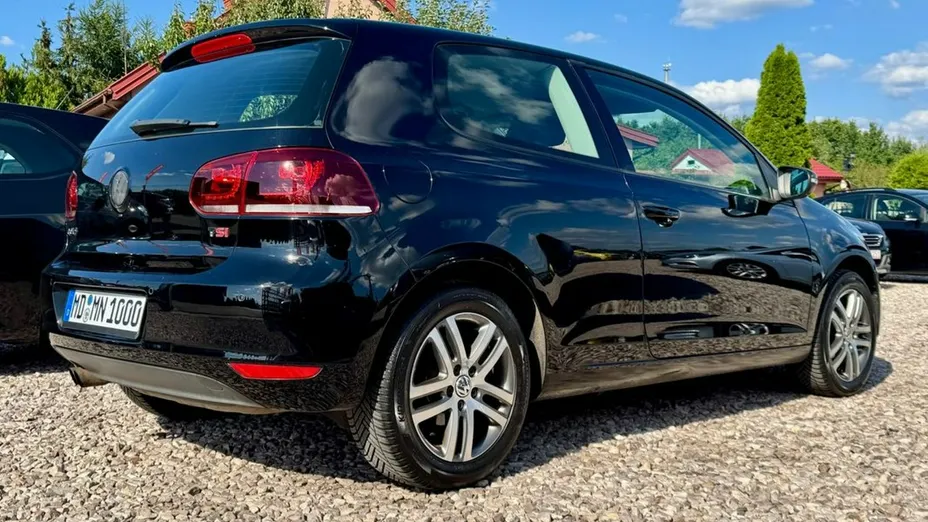 VOLKSWAGEN Golf -