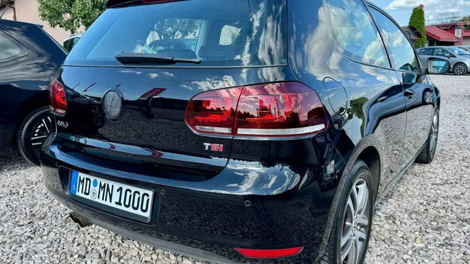 VOLKSWAGEN Golf -