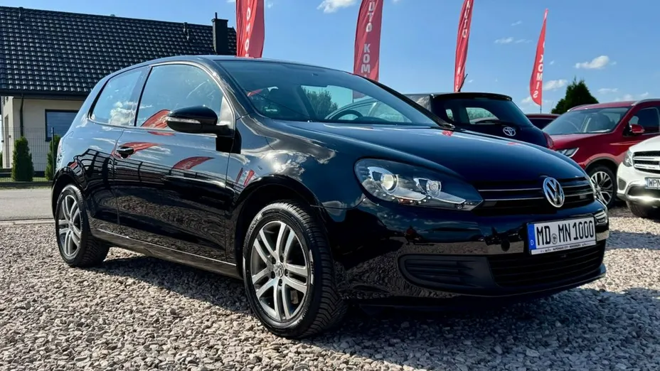 VOLKSWAGEN Golf -