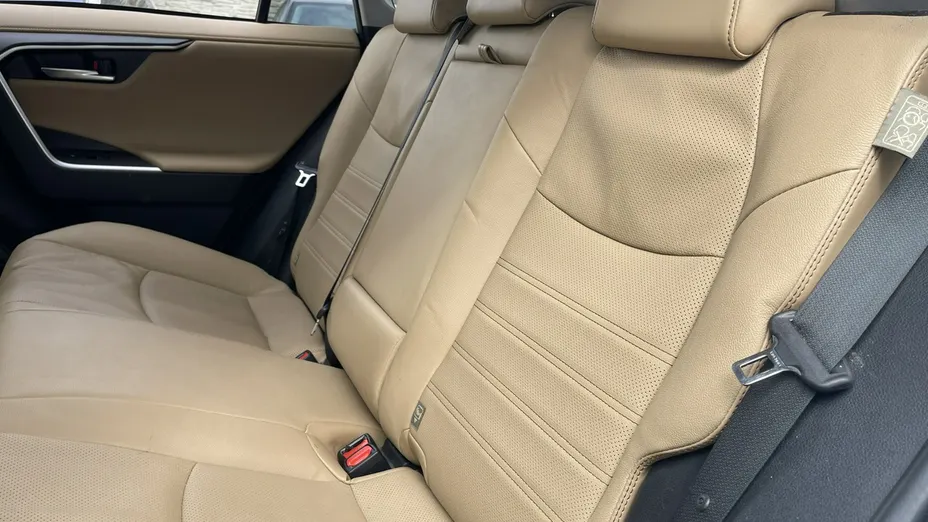TOYOTA RAV4 -