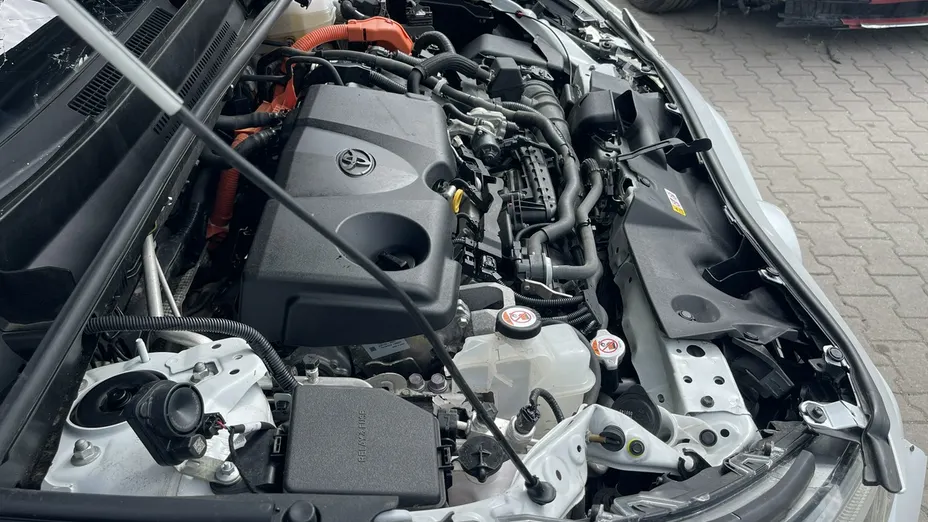 TOYOTA RAV4 -