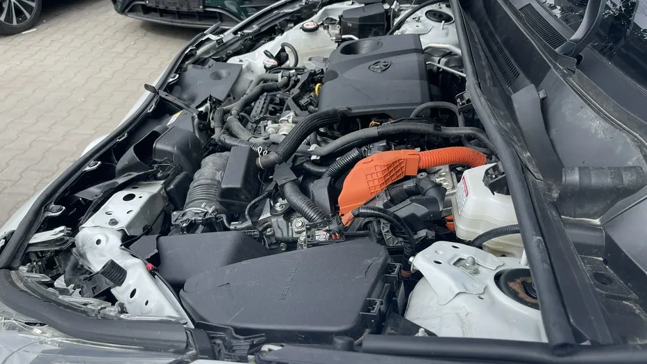 TOYOTA RAV4 -