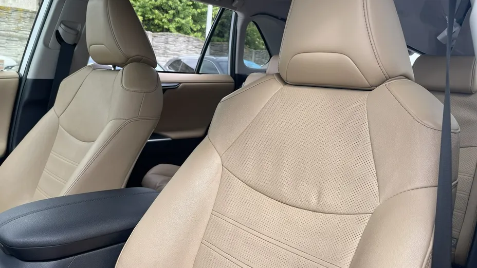 TOYOTA RAV4 -