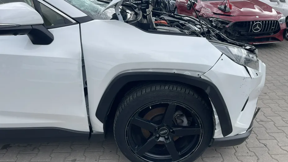 TOYOTA RAV4 -