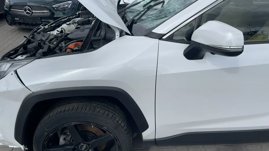 TOYOTA RAV4 -