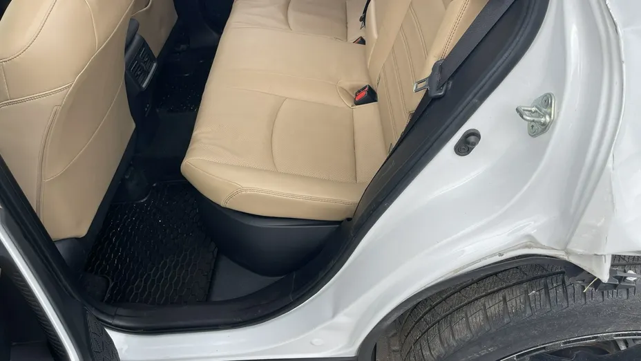 TOYOTA RAV4 -