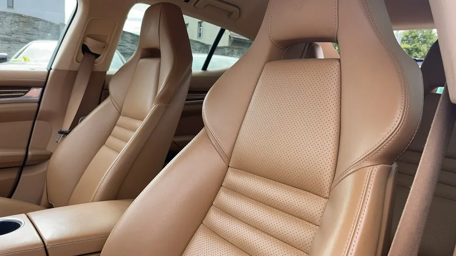 PORSCHE Panamera -