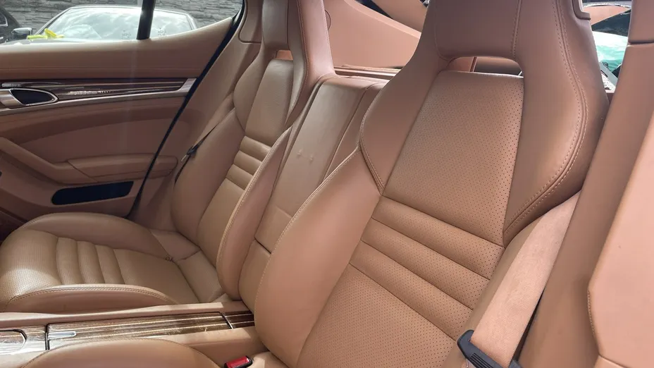 PORSCHE Panamera -