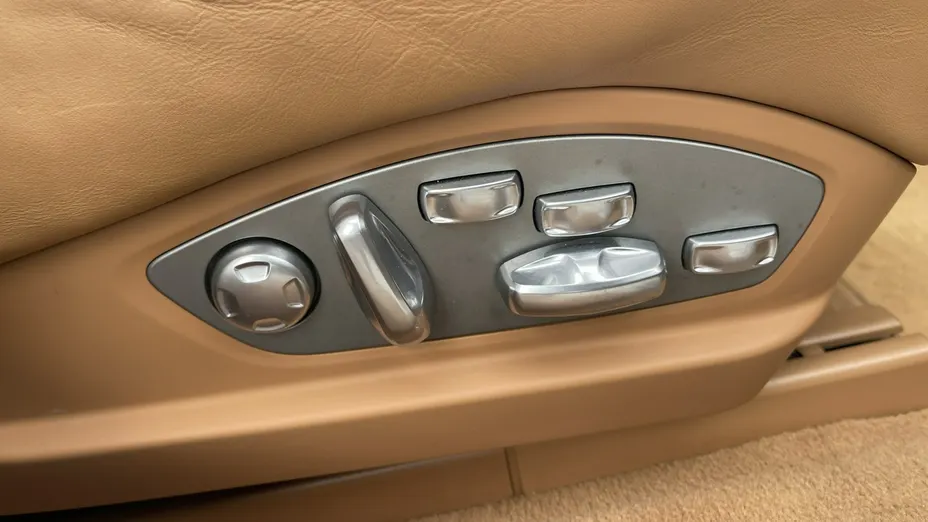 PORSCHE Panamera -
