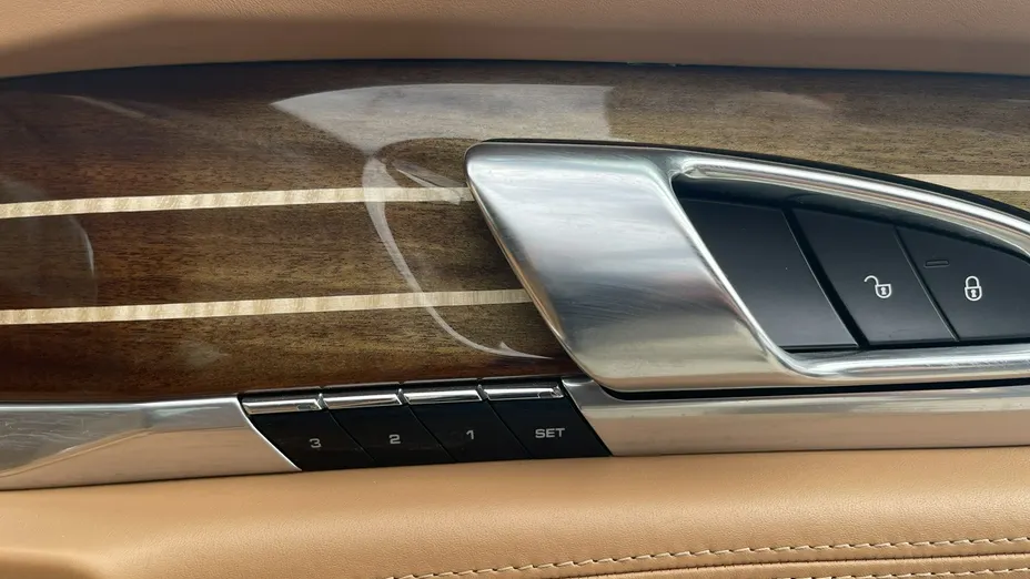 PORSCHE Panamera -