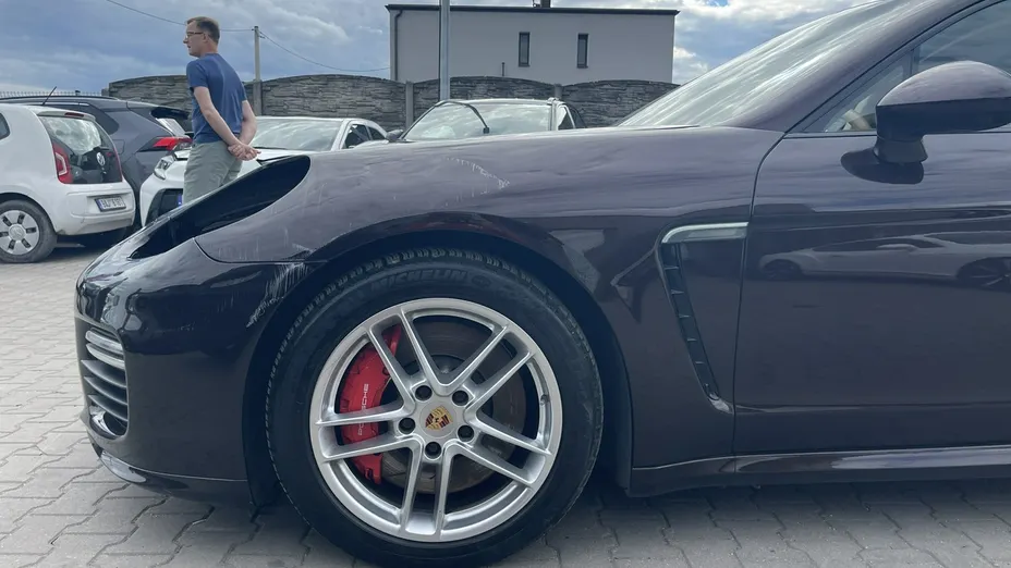 PORSCHE Panamera -