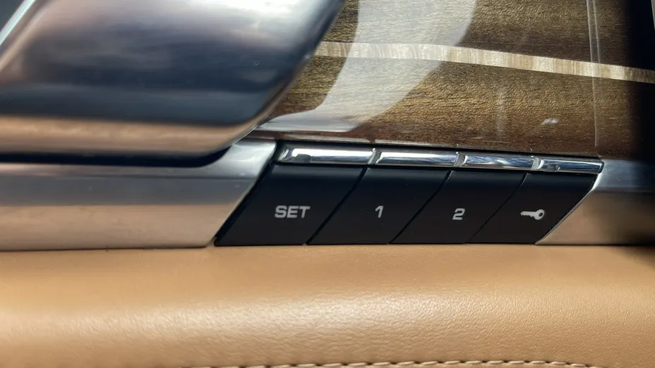 PORSCHE Panamera -