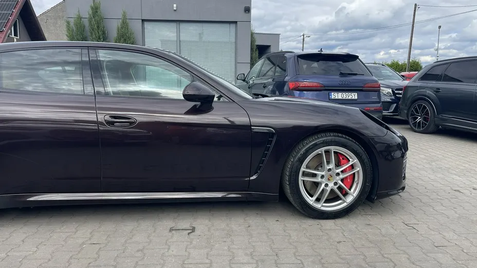 PORSCHE Panamera -