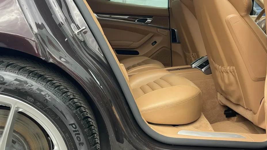 PORSCHE Panamera -