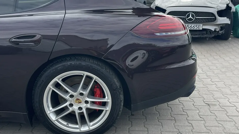 PORSCHE Panamera -