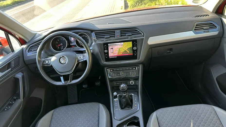 VOLKSWAGEN Tiguan -