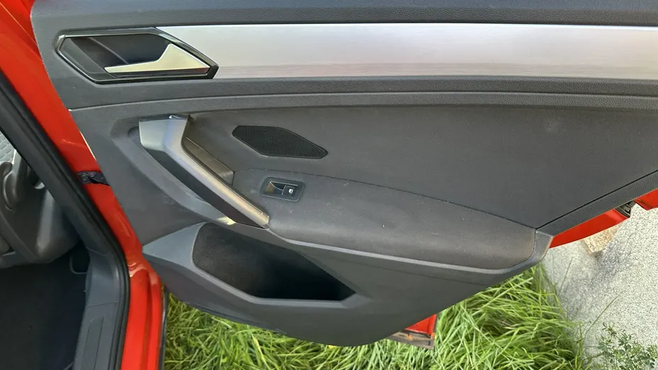 VOLKSWAGEN Tiguan -