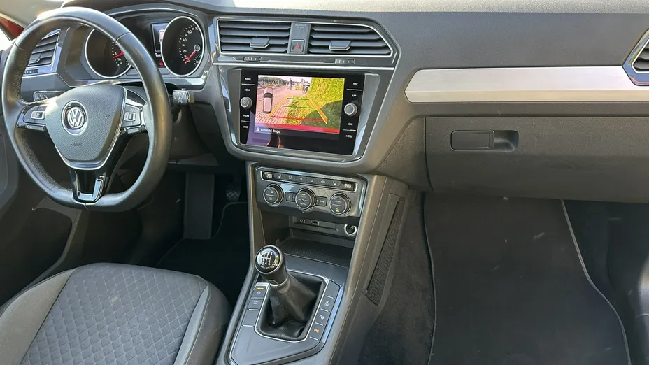 VOLKSWAGEN Tiguan -