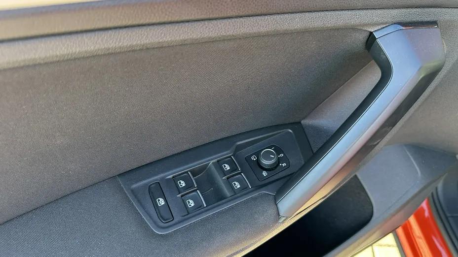 VOLKSWAGEN Tiguan -