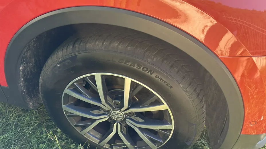 VOLKSWAGEN Tiguan -