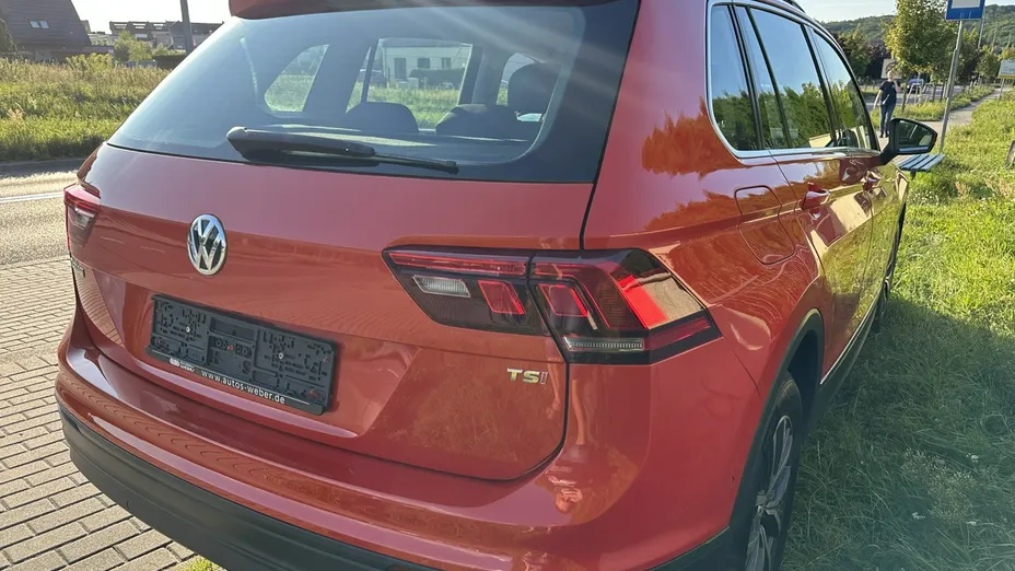 VOLKSWAGEN Tiguan -