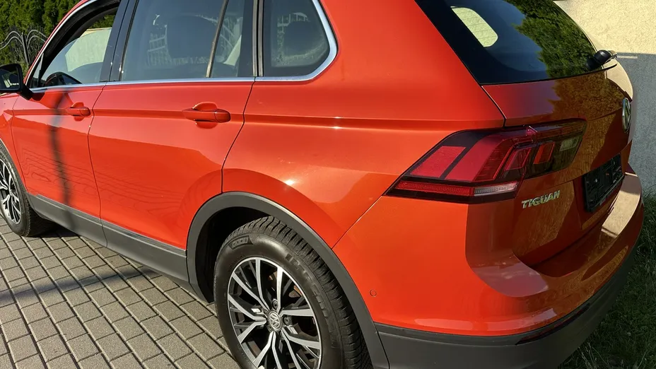 VOLKSWAGEN Tiguan -